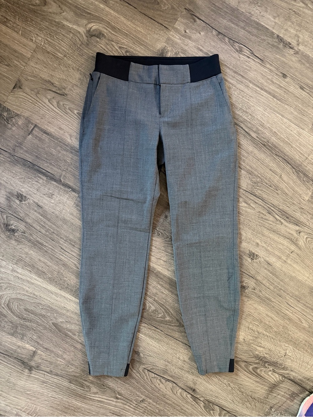 Athleta Gray Stretch Ankle Jogger Pants Women’s Size 2 Travel Comfort 28” Inseam - Picture 2 of 4